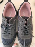 Esprit unisex Sneakers grau Größe 42* Top Zustand Frankfurt am Main - Berkersheim Vorschau