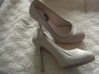 High Heels beige seidiger Stoff Zara Gr 38 Absatz ca 8,5 cm Nordrhein-Westfalen - Bad Münstereifel Vorschau