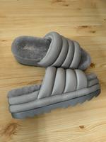 Neu Ugg Hausschuhe grau 39 25 cm Bayern - Holzkirchen Vorschau