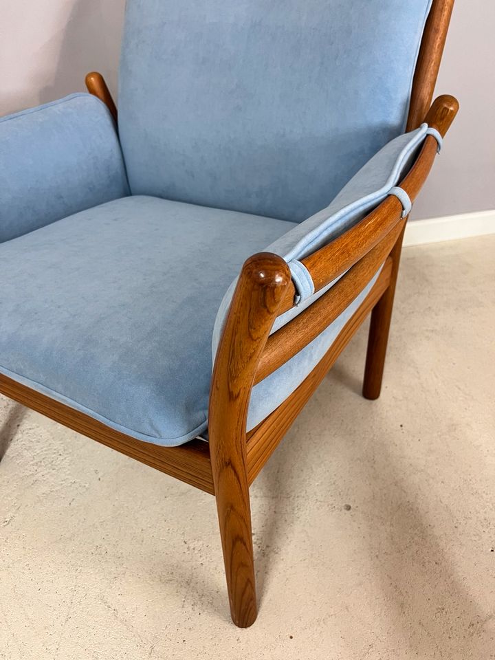 Teak Vollholz Sessel mit Armlehnen Illum Wikkelso Designersessel Holzsessel Polster hellblau babyblau Mid Century Design Dänemark Vintage 60er Jahre in Berlin