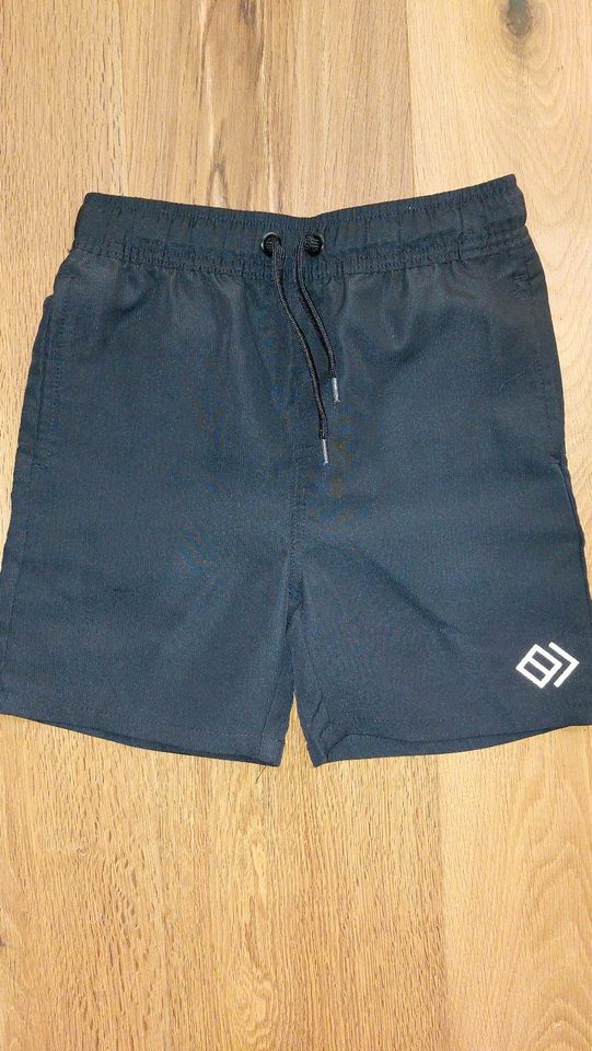 Yigga Jungen kurze Sporthose Shorts schwarz Gr. 134 in Pinneberg