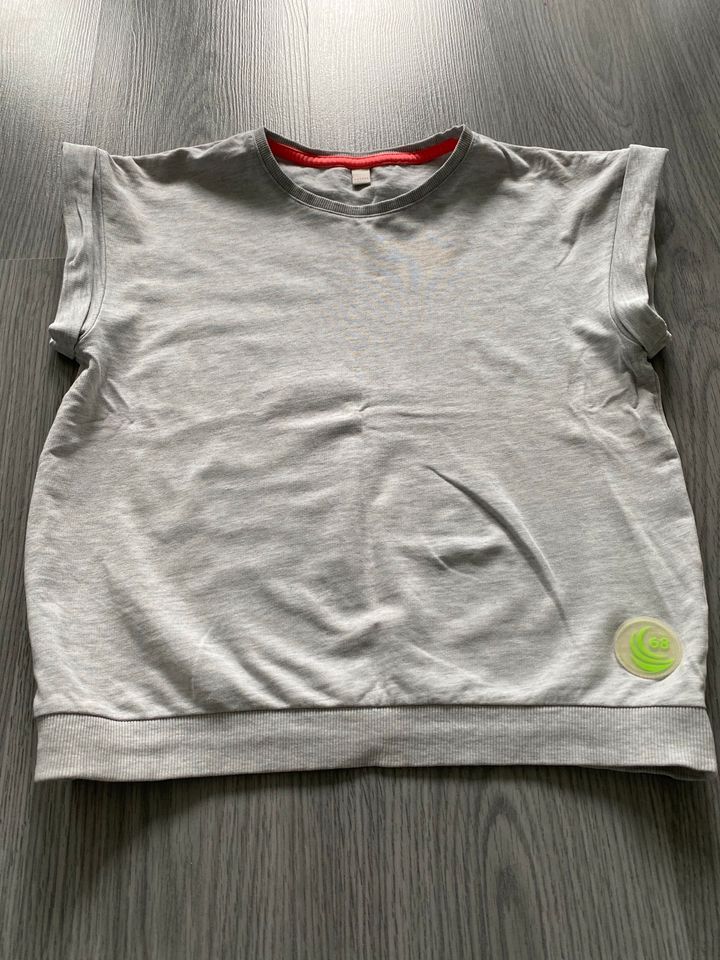 Sweatshirt Esprit Gr 152/158 in Rielasingen-Worblingen