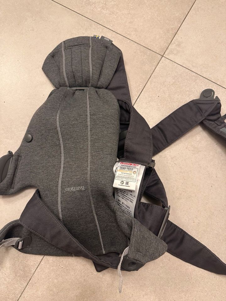 Baby Björn Babytrage Newborn Mini Jersey grau ab 3,2 KG bis 11 KG in Köln