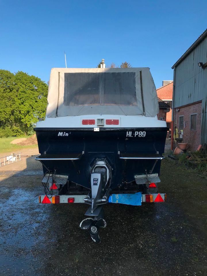 Motorboot mit Trailer in Neustadt in Holstein