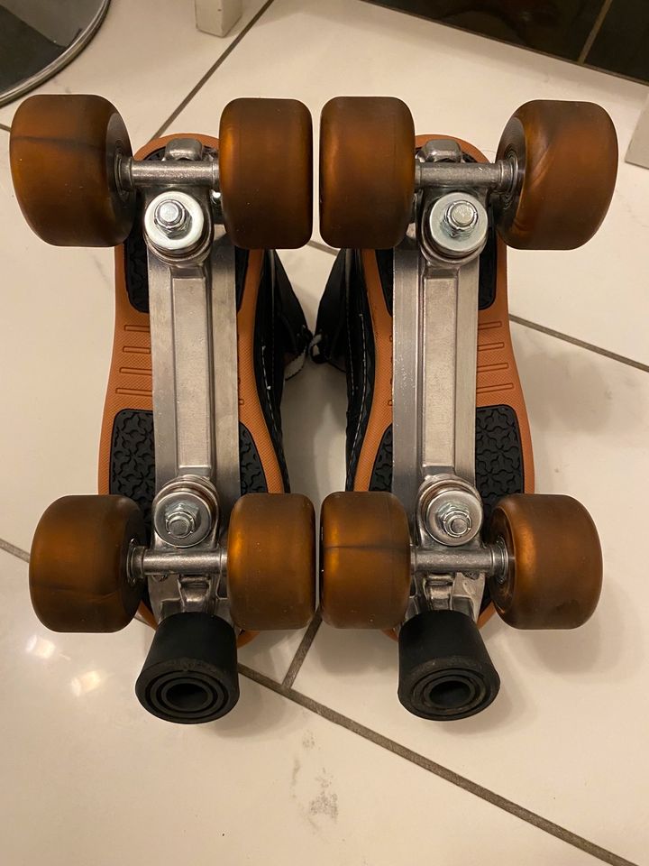 Rollerskates Rollschuhe mit Aluminiumschiene Gr. 40 - Neuwertig in Erkelenz