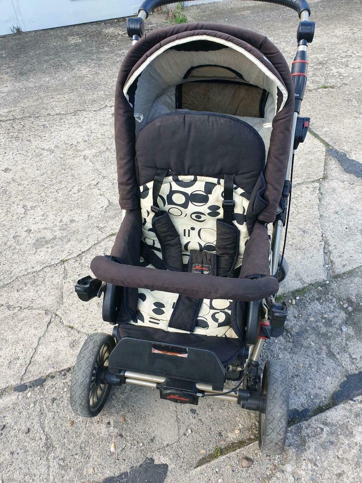 Gut erhaltener Kinderwagen von Hartan in Halberstadt