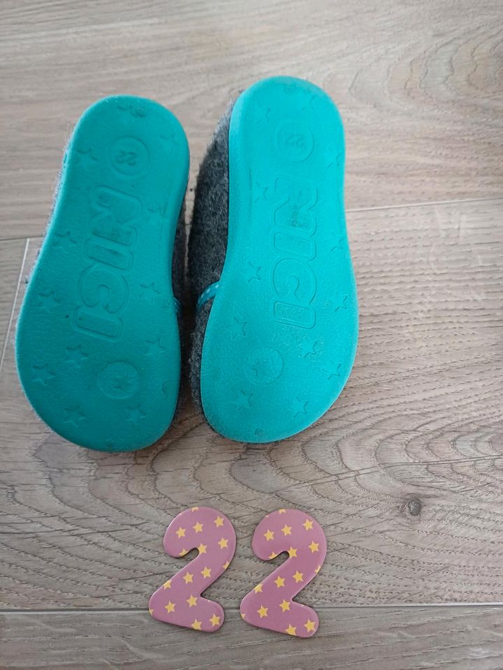 Kinderschuhe/ Sandalen Größe 20- 24 in Burgdorf