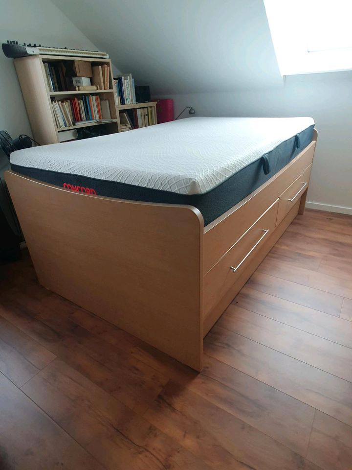 Bett (1,20x2m) zum Ausziehen in Großostheim