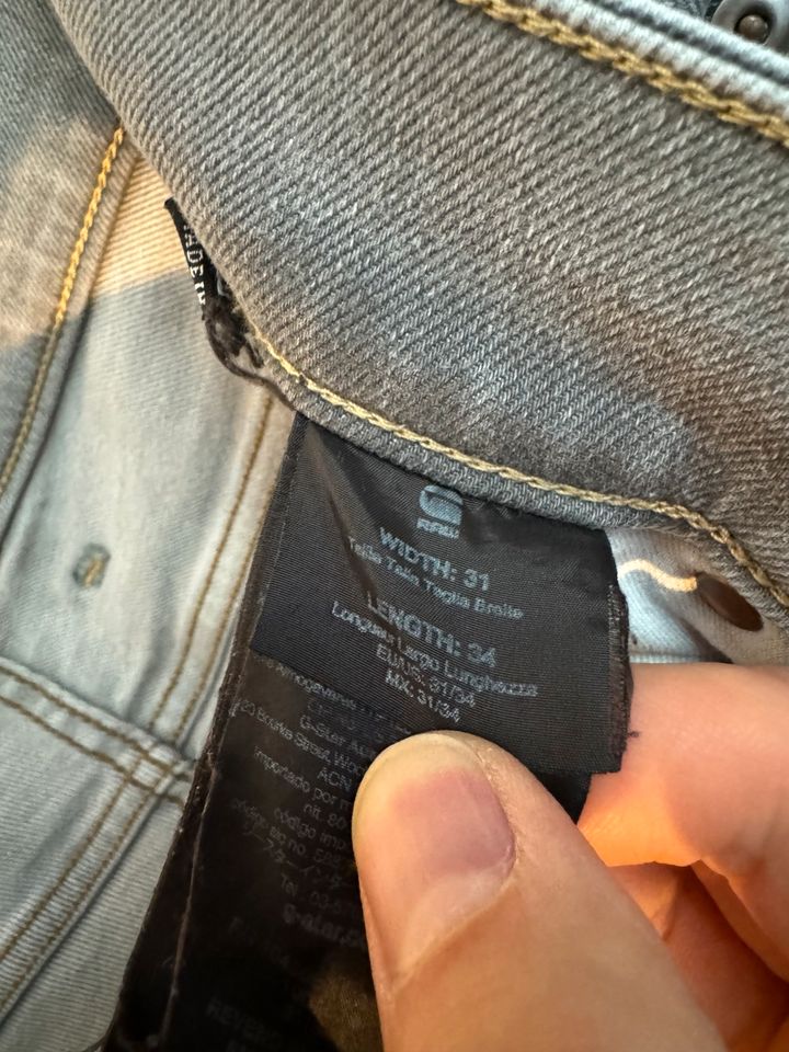 Jeans Grau Raw SuperSlim 31/34 in Hof (Saale)