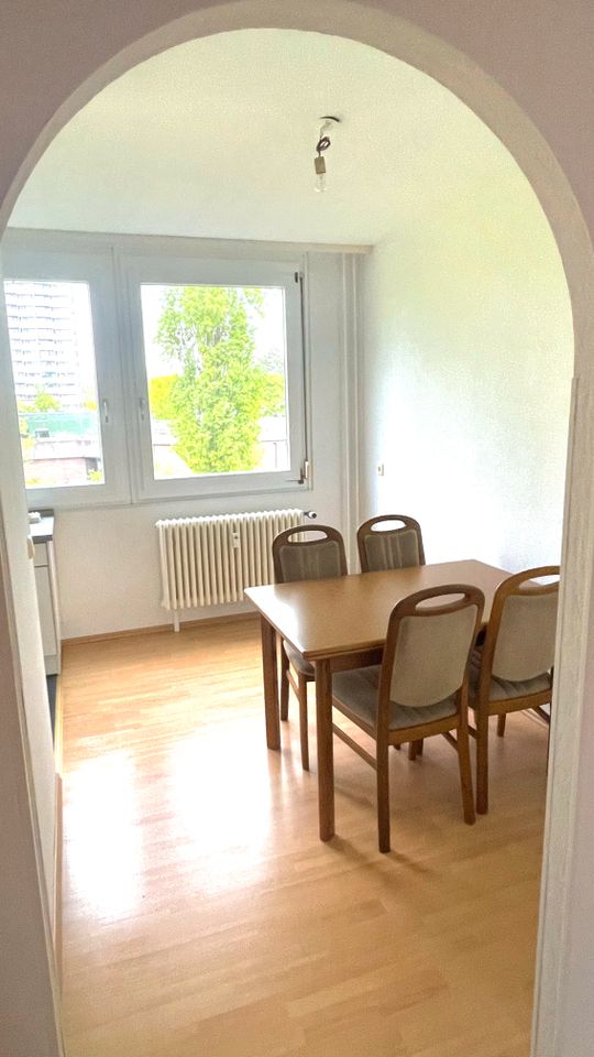 Schöne, helle gepflegte 4- Zimmerwohnung mit Balkon in Mannheim