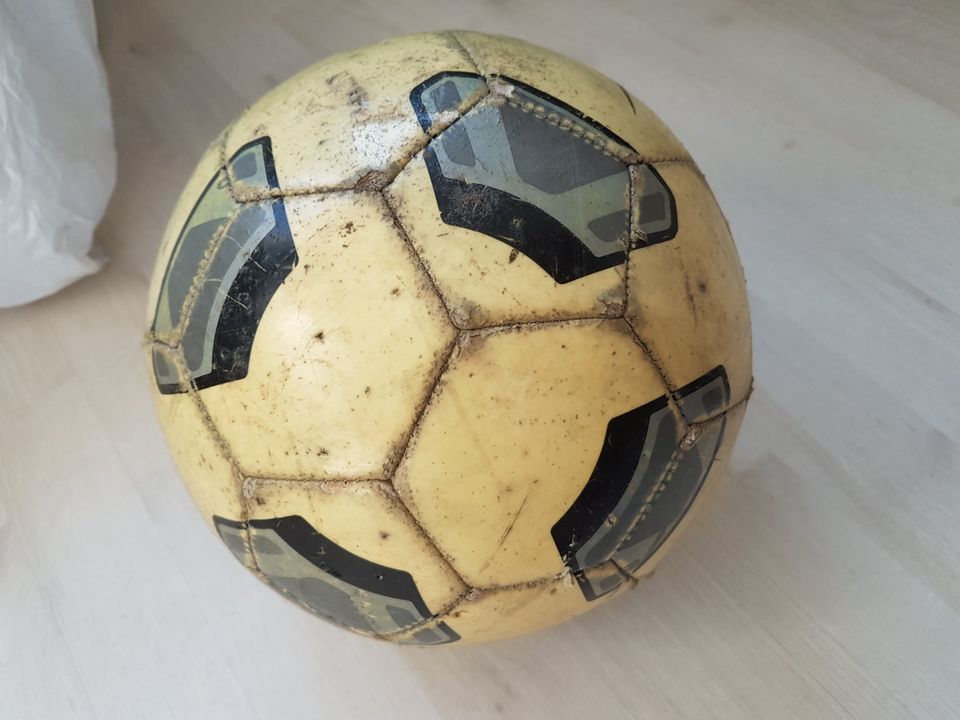 Original Fußball Ball aufgepumpt und sofort einsatzbereit in Düsseldorf -  Bezirk 1 | eBay Kleinanzeigen ist jetzt Kleinanzeigen