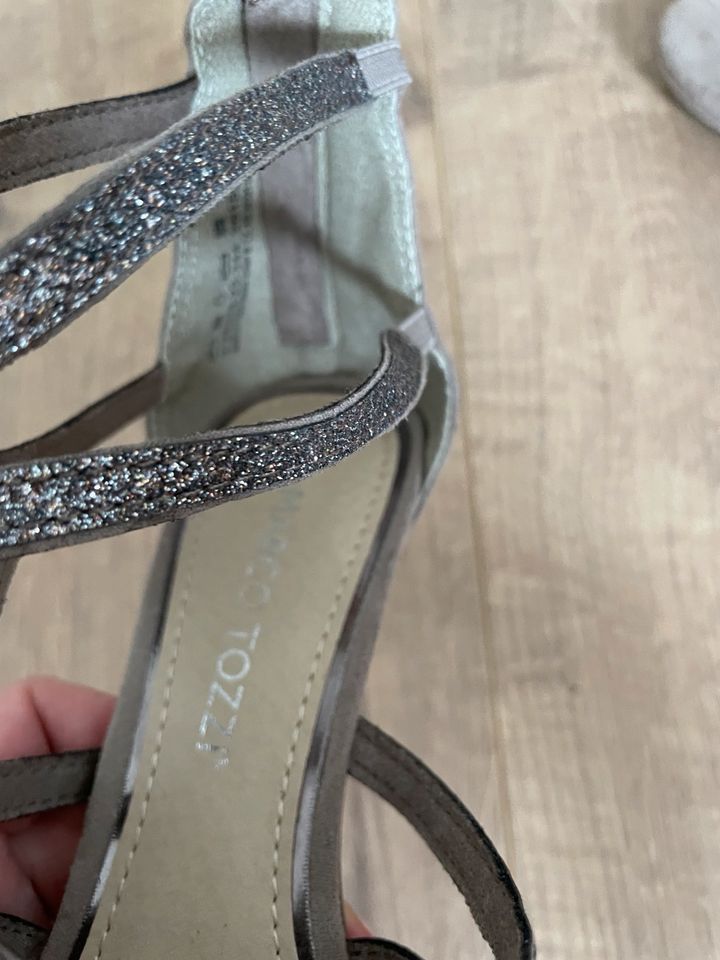 NEU❣️MARCO TOZZI Sandale, Sandalette Silber greig Glitzer Absatz in Münster