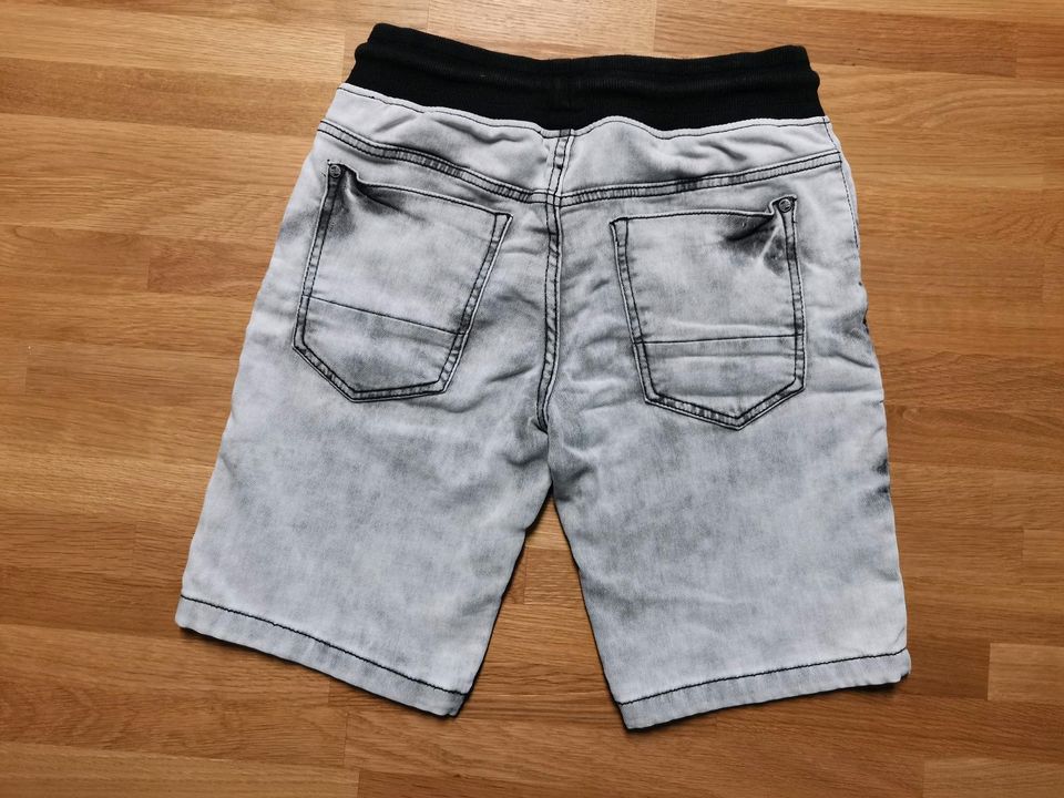 Jeans - Shorts / kurze Hosen Gr.152 in Meiningen