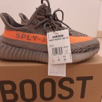 Adidas YEEZY BOOST 350 V2; Größe 40 2/3; ungetragen München - Maxvorstadt Vorschau