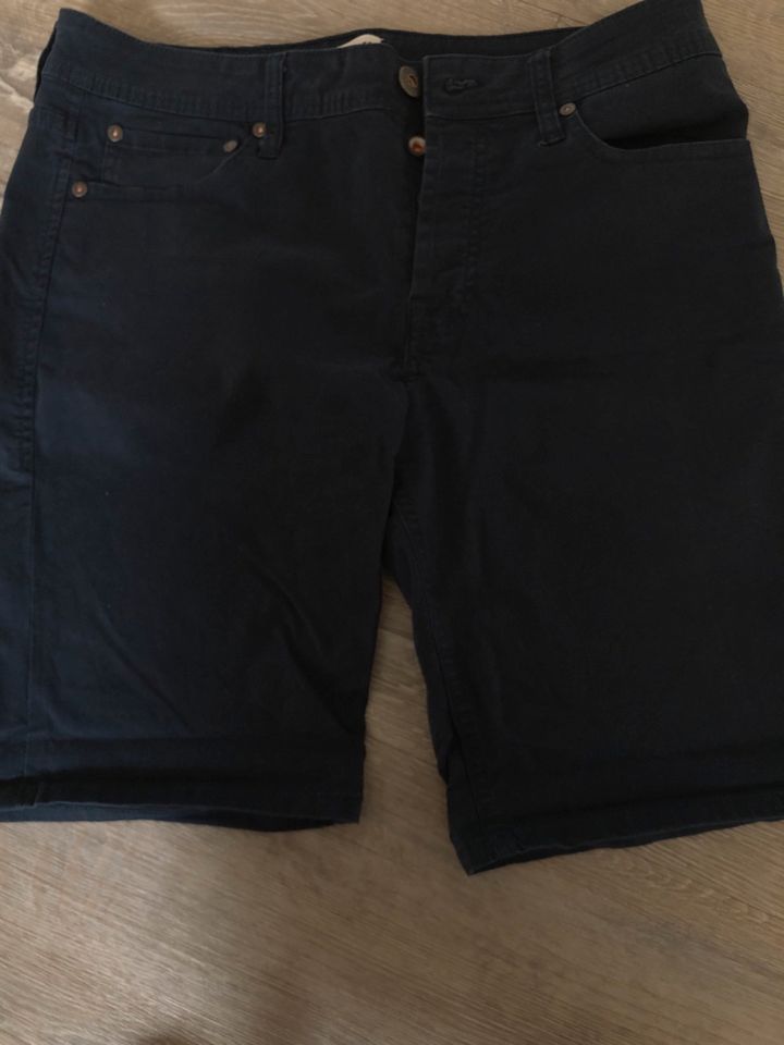 Dunkelblaue Shorts von Jack&Jones Gr S in Mechernich