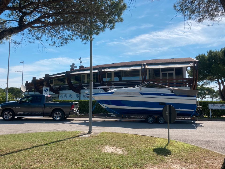 Motorboot Regal 255XL Ambassador in Simbach