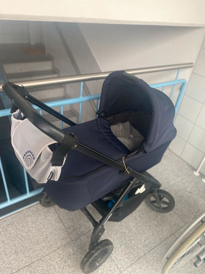 Einen Kinderwagen von Easywalker in Hamburg