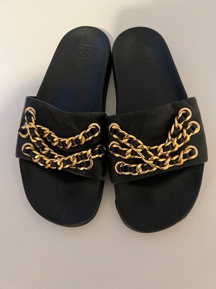 H&M x Moschino HMoschino Slides Schuhe 38/39 Badelatschen in Berlin