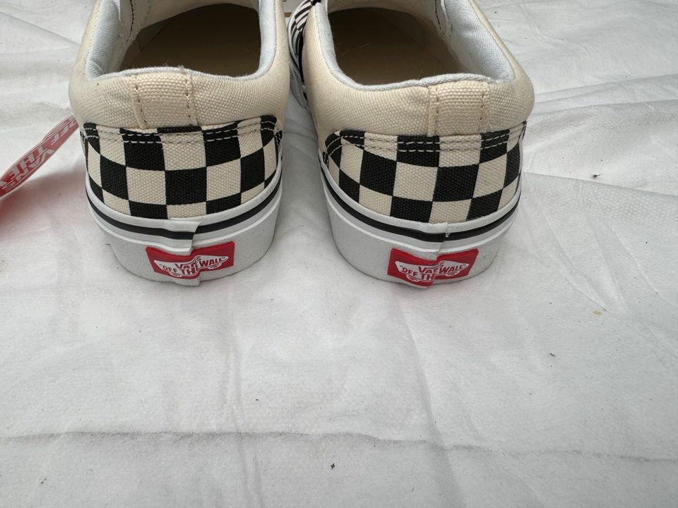 Sneakers VANS Asher Checkers Gr 9 = 39, Neu in Trulben