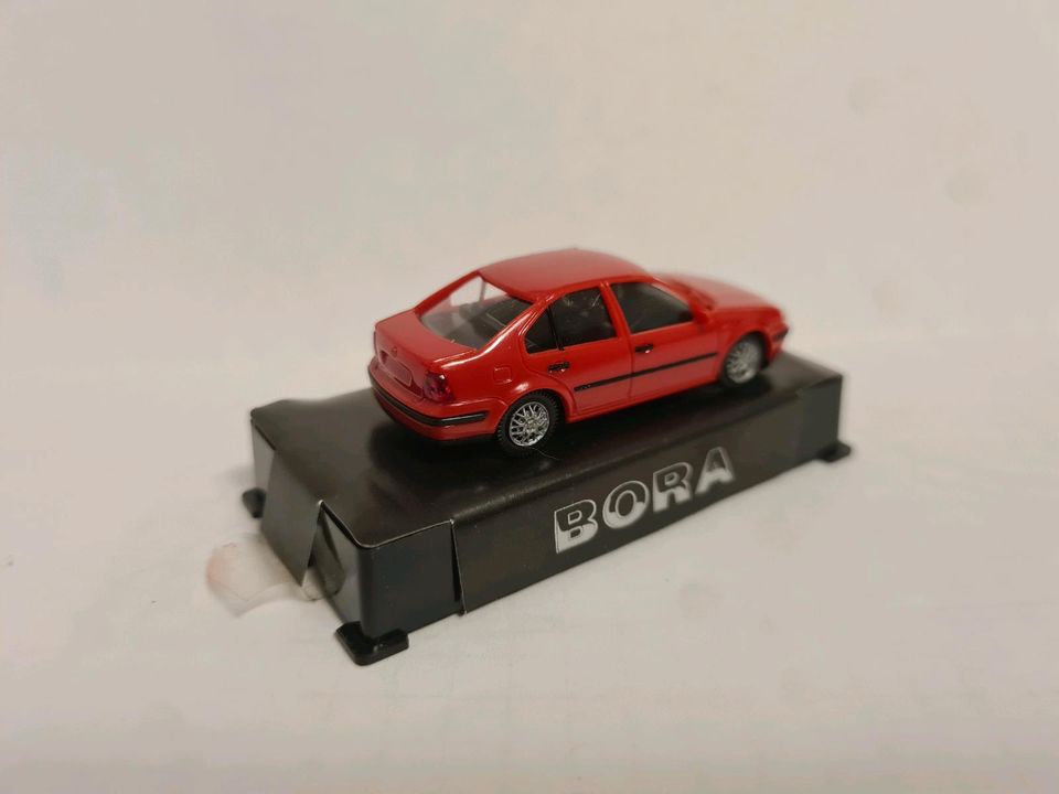 1:87 AWM Dealermodell VW Bora Rot OVP in Sibbesse 