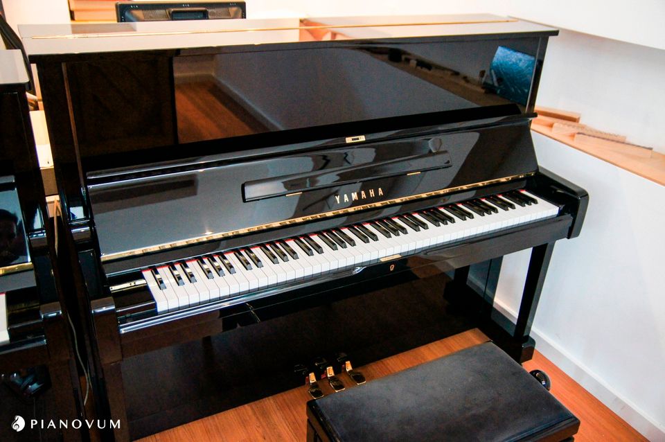 YAMAHA Klavier U1 121cm in Düsseldorf