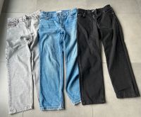 Bershka Jeans Größe 36 blau/ schwarz/ grau Baden-Württemberg - Köngen Vorschau