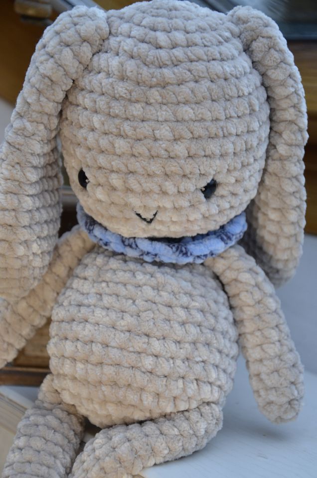 Amigurumi Hase Stofftier Häkeltier handgemacht Chenillewolle in Börtlingen