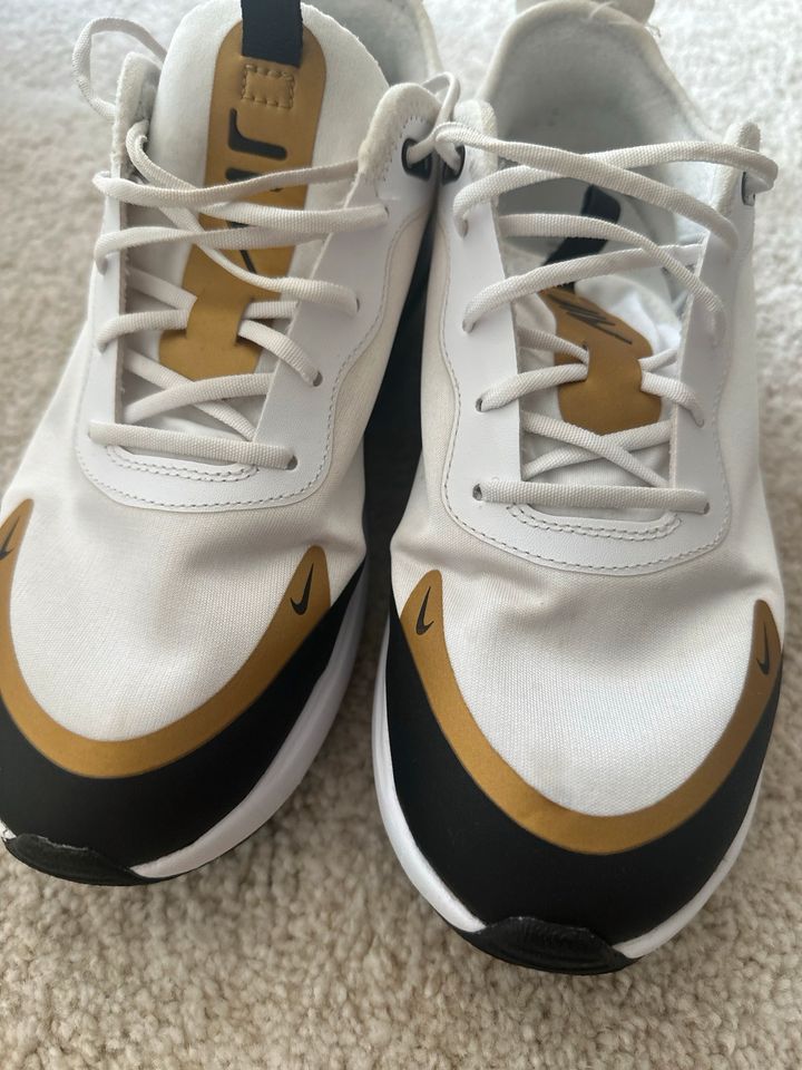 NIKE Sneaker weiß gold Gr.5,5 in Taunusstein