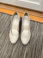 ELEGANTE MATT WEISSE PUMPS SEHR GUTER ZUSTAND Berlin - Wilmersdorf Vorschau
