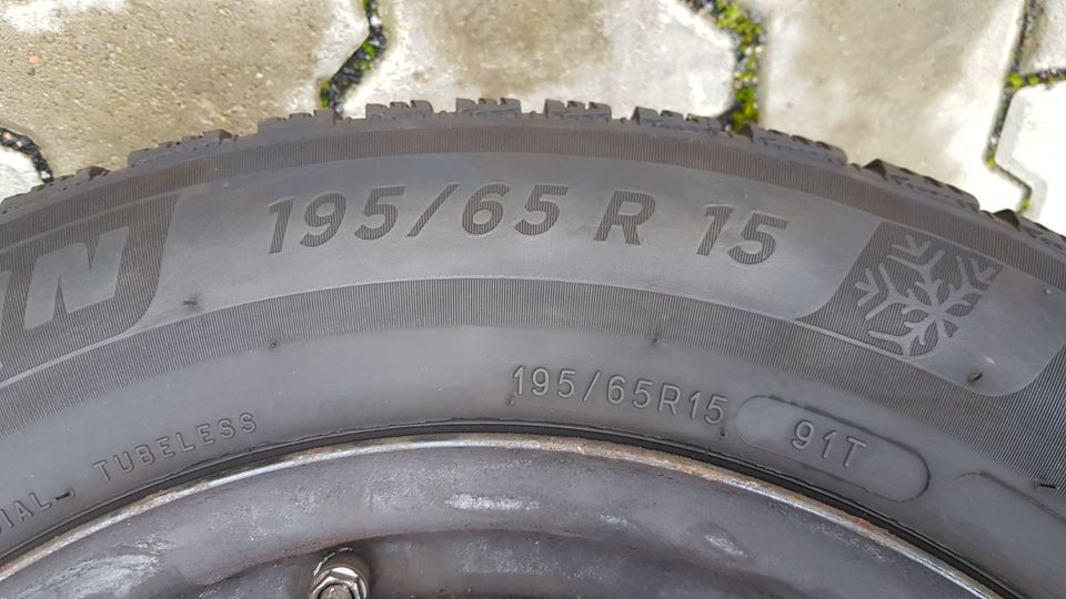 MICHELIN 195 65 R15 Gebr. 2 Winterreifen mit Stahlfelgen NR 75 in Kettig