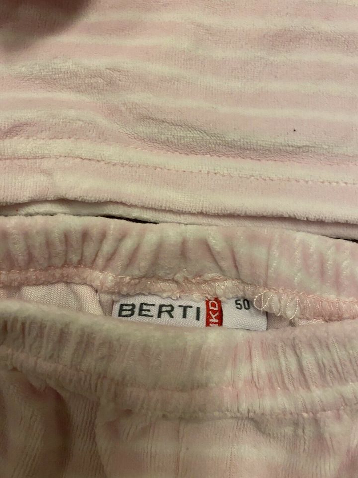5 Teile Babykleidung Strampler Größe 50 rosa weiß in Nörvenich