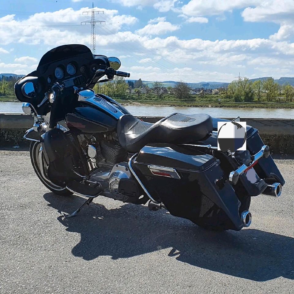 Harley Davidson Electra Glide Standard in Köln