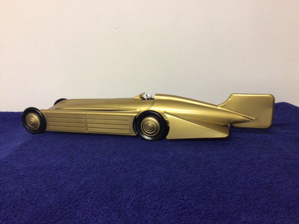 Golden Arrow Schilling Collectors Series Tin Toys 1:18 in Weilrod 