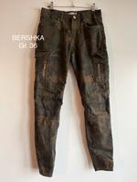*BERSHKA* Cargohose Skinny Gr. 36 camouflage top Mecklenburg-Vorpommern - Klütz Vorschau