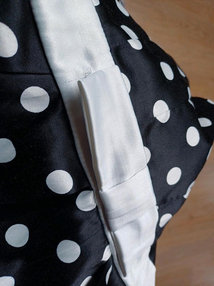 Rockabilly-Kleid schwarz mit weißen Punkten in Lößnitz