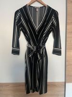 Gestreiftes Kleid mit V-Ausschnitt schwarz/ weiß H&M XS Berlin - Köpenick Vorschau