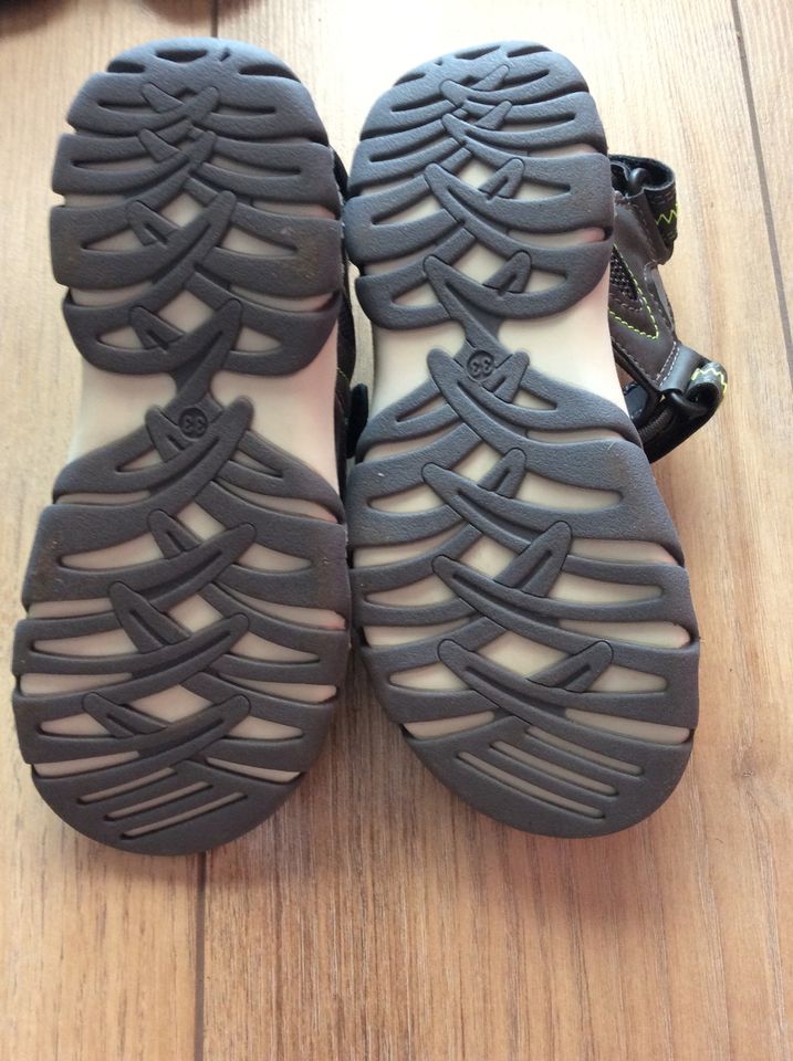 Sandalen in Größe 30-34, Jack Wolfskin, walkx Kids und Mustang in Gütersloh