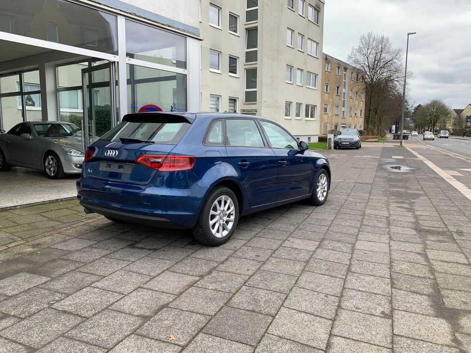 Audi A3 Sportback 1,6 TDI * Xenon * Navi *Alufelgen in Moers