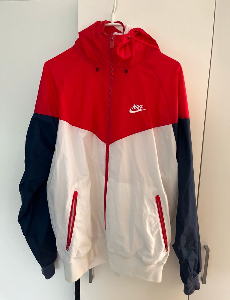 Nike Regenjacke/Windrunner Herren Größe M in Mandelbachtal