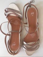 Riemchensandalen mit Keilabsatz Berlin - Mitte Vorschau