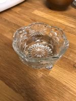 Glasschale Dreifuß, Ø ca 12cm Glas mit Schliff Sachsen - Tharandt Vorschau