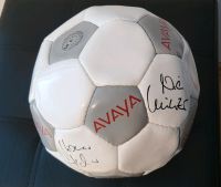 Fußball mit Autogramm von Nia Künzer und Thomas Helmer München - Sendling Vorschau