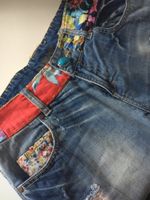 Desigual Jeans gerade geschnitten Bunt Muster straight fit Gr. 36 Stuttgart - Botnang Vorschau