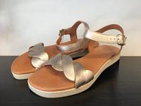 Sandalen GOLD neu 38 Apple of Eden LEDER Brautschuhe INEZ Berlin - Charlottenburg Vorschau