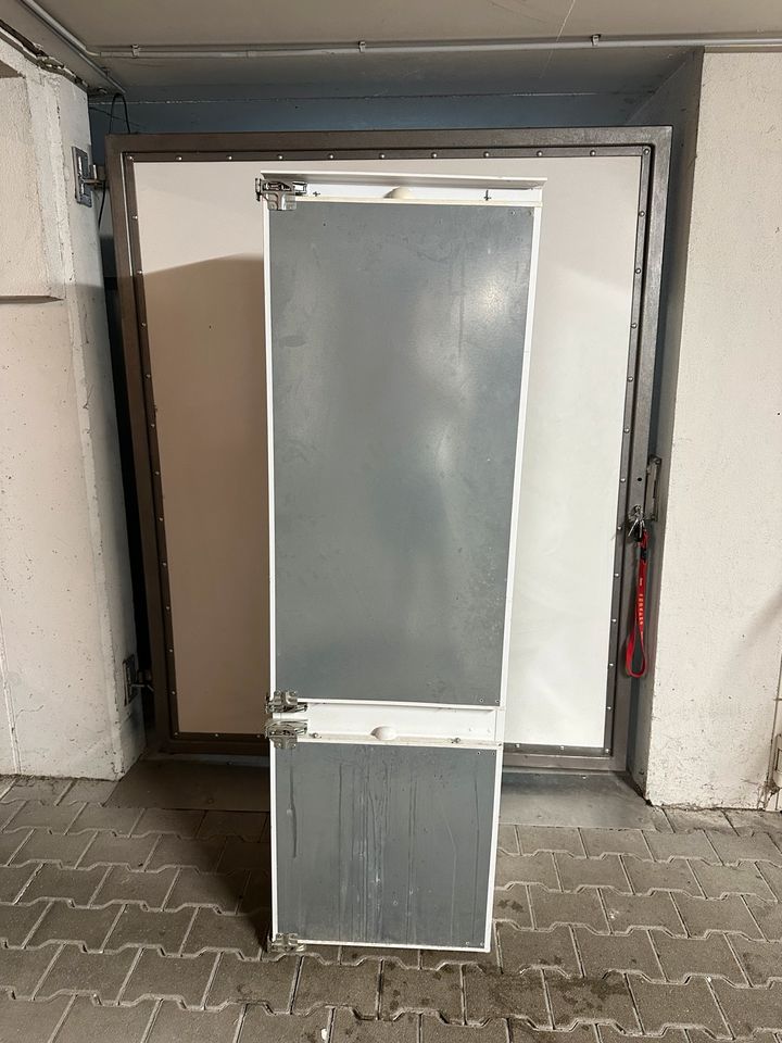 Kühlschrank Gefrierkombi Einbaukühlschrank Neff in Freiburg im Breisgau