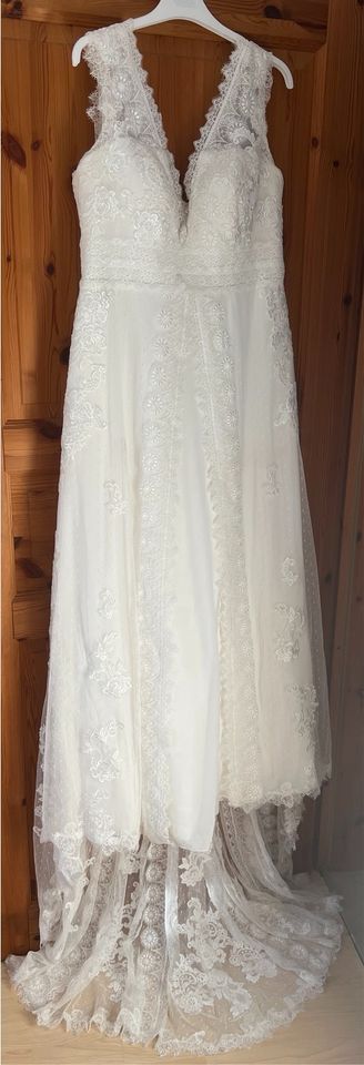 Très Chic Hochzeitskleid in Mittelangeln