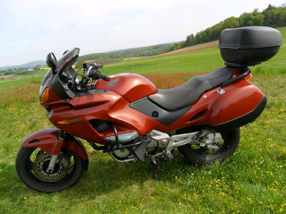 Honda NT650V DEAUVILLE in Felsberg