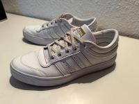 Weiße Adidas Damenschuhe 40 Frankfurt am Main - Bockenheim Vorschau