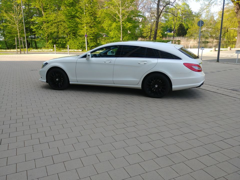 Mercedes Benz W218 CLS 500 4MATIC Shooting Brake V8 BiTurbo in Nürnberg (Mittelfr)