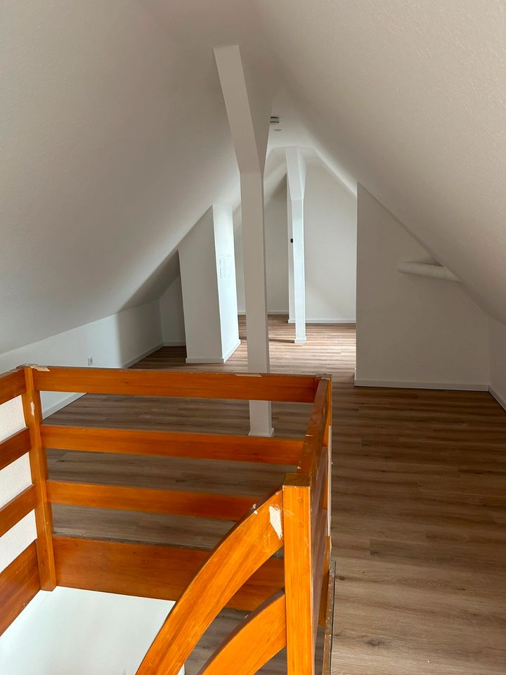 kernsanierte 2 Zimmer Maisonette-Dachgeschosswohnung in Leverkusen